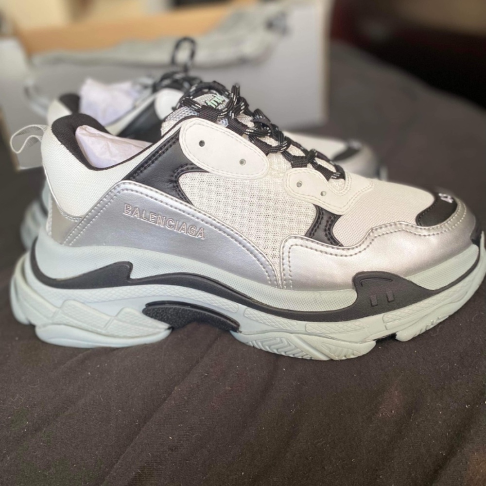 Shoes - Picture 3 of 5